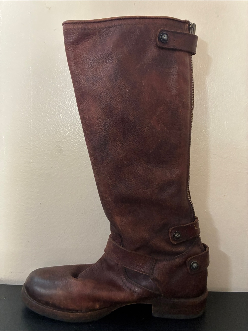 Frye Women's Veronica Back-Zip boots in a dark brown antiqued leather size 8 - Picture 3 of 8